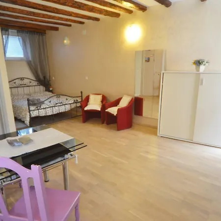 بيت ضيافة Studio Casale 2